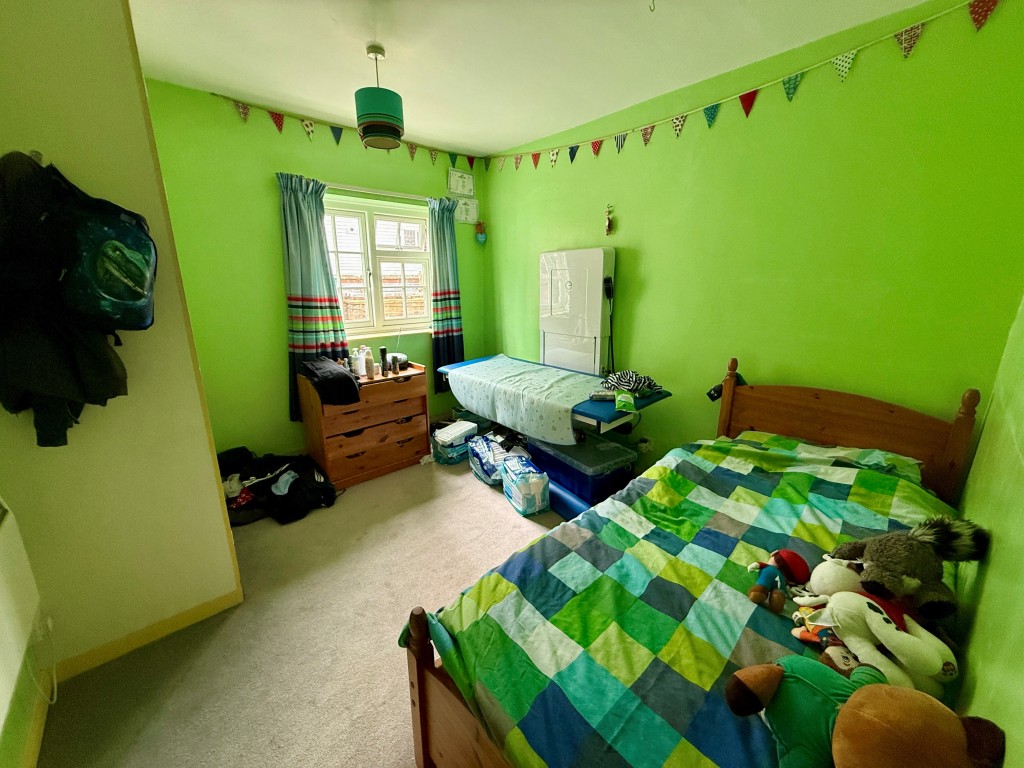 Lot: 27 - VACANT COMMERCIAL AND RESIDENTIAL PROPERTY - Bedroom three